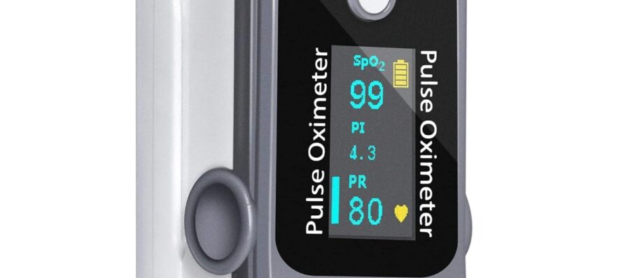 FINGEG TIP OXIMETER