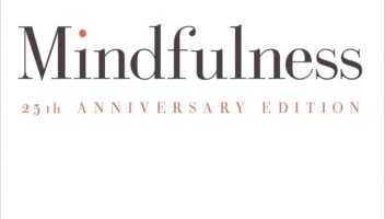 Mindfulness (25th anniversary edition) (A Merloyd Lawrence Book)